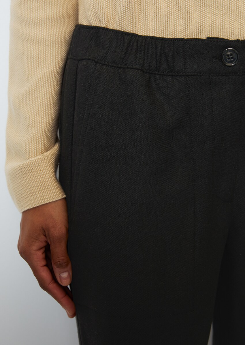 Pantalon en laine merinos jambe large en maille jersey et motif