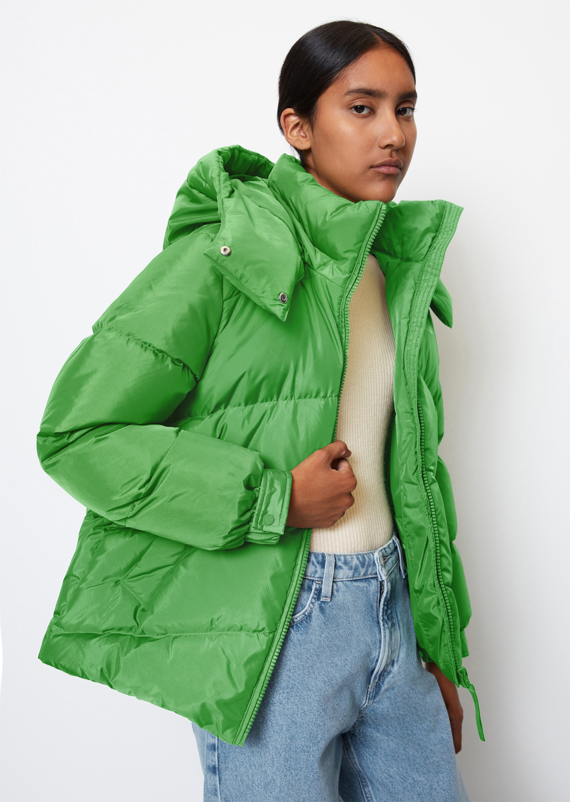 Down puffer jacket with detachable hood made of water repellent