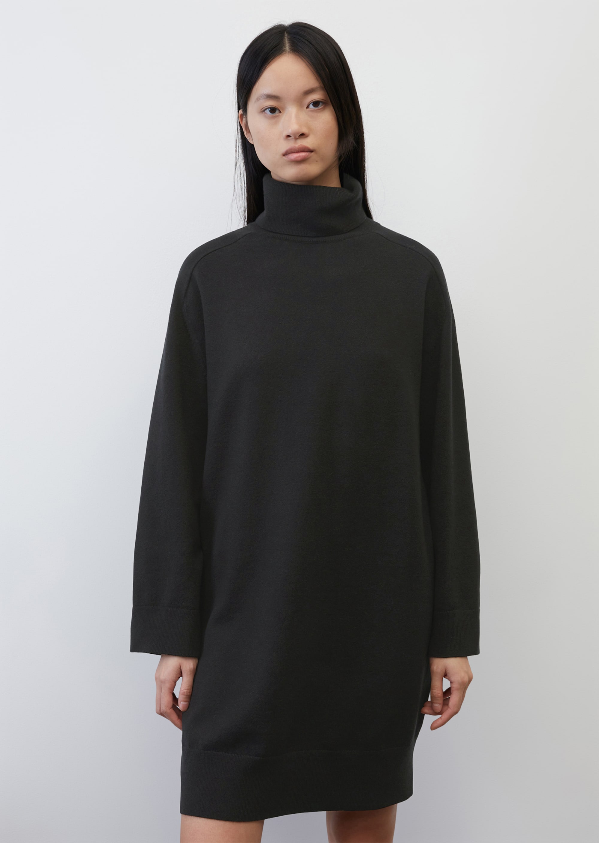 Knitted dress with a turtleneck collar in a loose fit Made of cotton ...