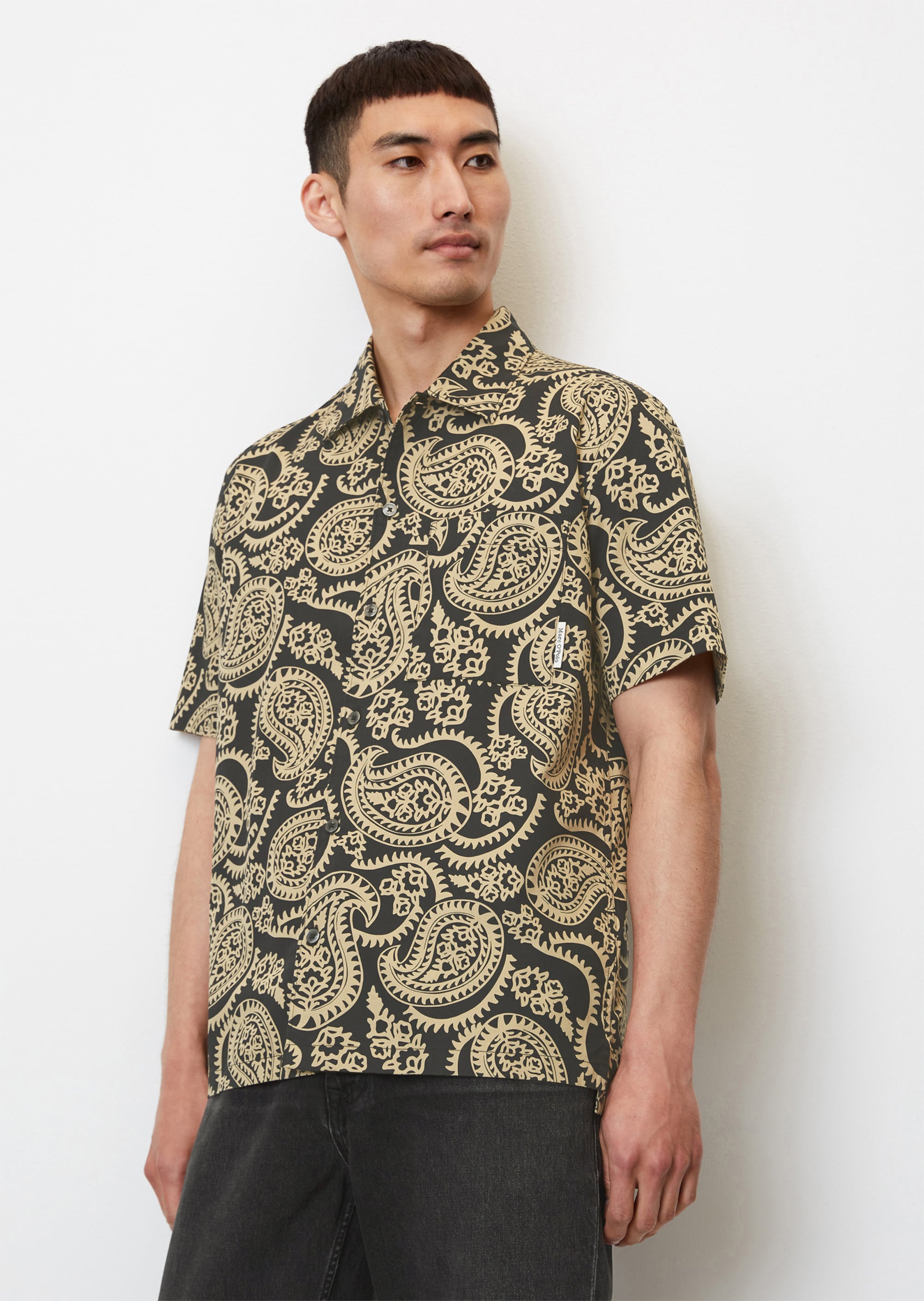 Paisley short-sleeved shirt in a regular fit made from pure organic cotton