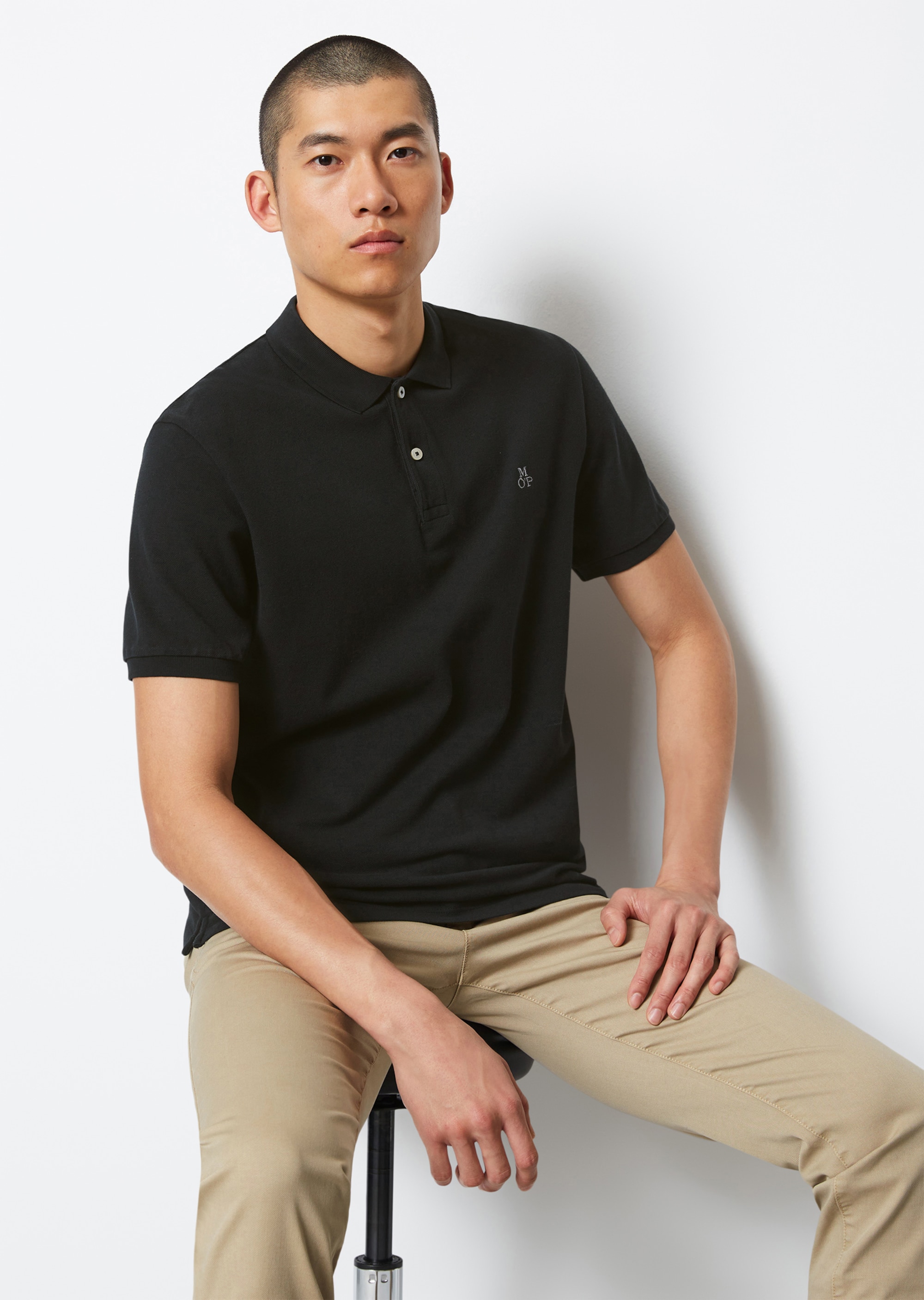Short sleeve piqué polo shirt in a regular fit made of pure organic cotton