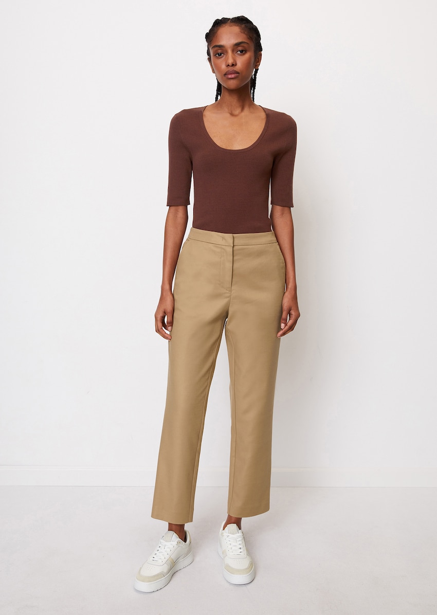 Ankle-length trousers in a slim fit In a blend of organic cotton