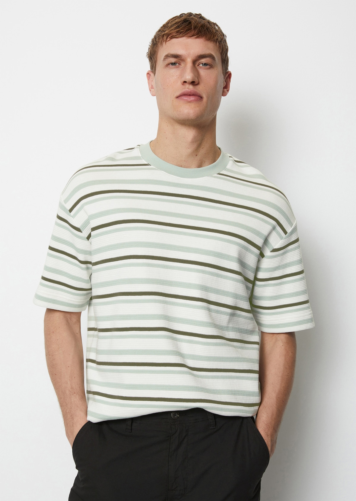T-shirt regular with fine waffle structure - green | CLOTHING | MARC O’POLO