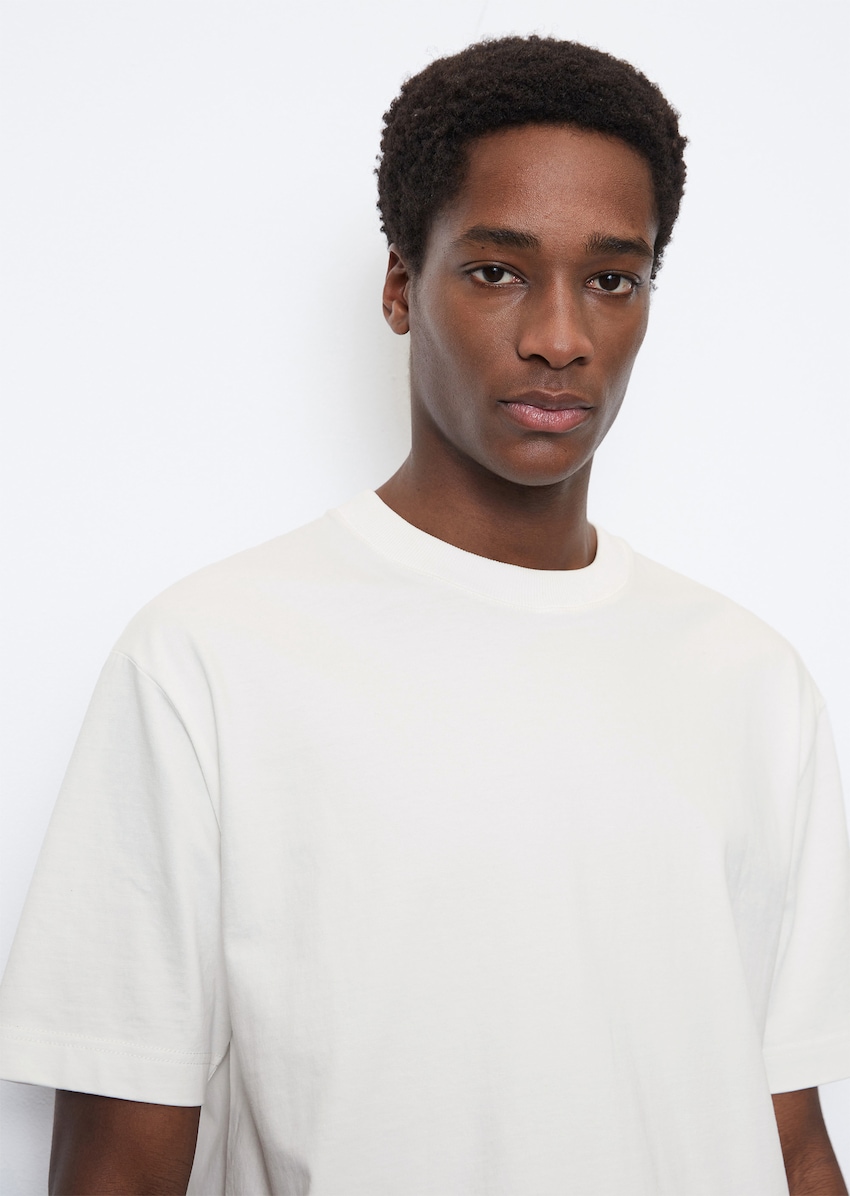 Round neck T-shirt, relaxed fit made from high quality heavy jersey