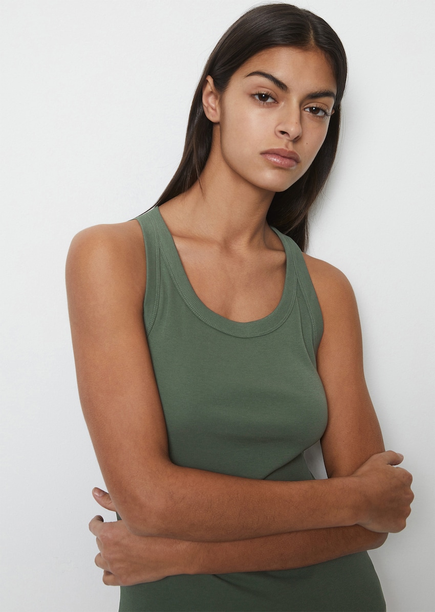Sleeveless top with skinny rib texture made from a stretchy